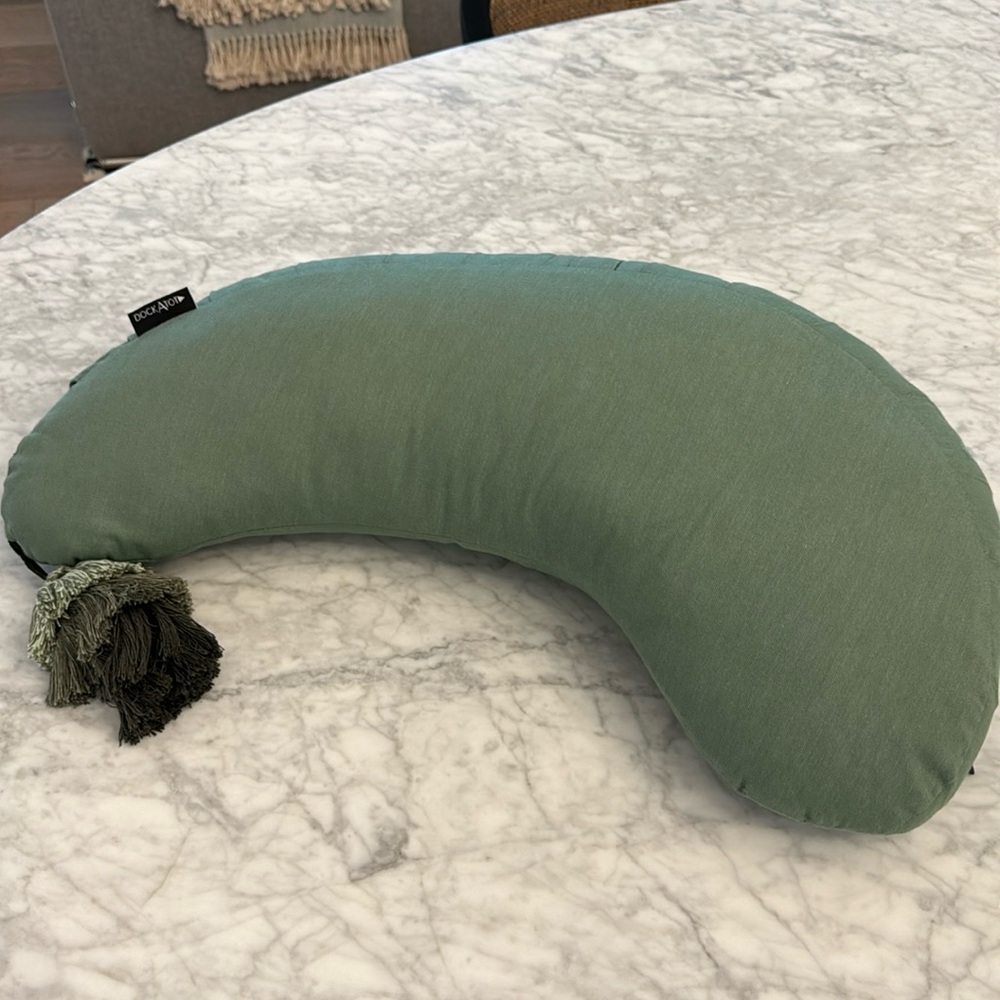 Dock a tot Breastfeeding pillow used only 3x